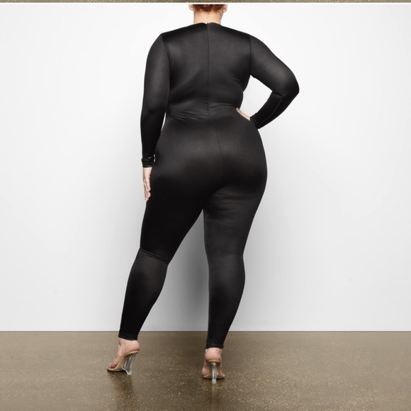 1. NWT SKIMS ALL-IN-ONE SHINE MOCK NECK CATSUIT SIZE XS - Picture 3 of 6
